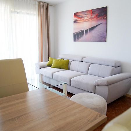 Apartman Lana Apartment Omisalj ภายนอก รูปภาพ