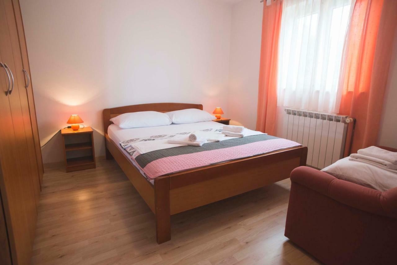 Apartman Lana Omisalj ภายนอก รูปภาพ